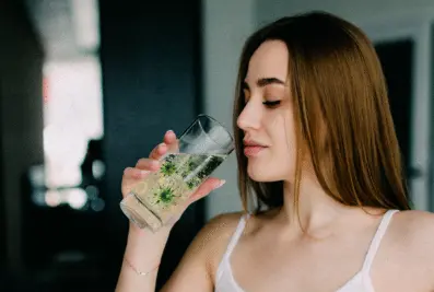 Esto es lo que no ves en tu agua, pero entra en tu cuerpo